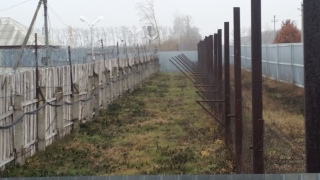 Barbed wire and fences at the Sadovaya Prison Colony. (Photo: Charles Digges)