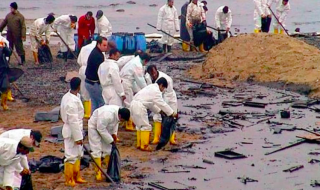 Oil spill clean up workers on Louisiana's oil inundated shores in 2010. (Photo: LEAN)