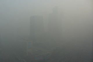 Heavy smog coats downtown Beijing. (Photo:Flickr)