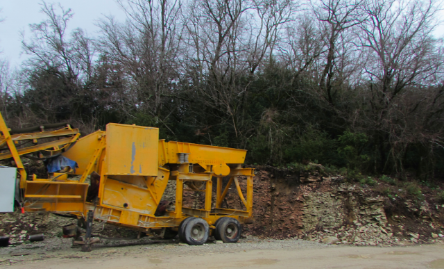 foto 17 construction machinery and waste dumped near Gapichino