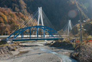The Olympic Highway and high speed rail crossing the Mzymta River. (Photo: Nils Bøhmer)